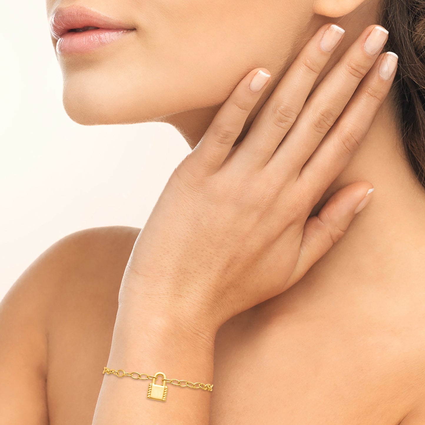 Позлатена гривна с висулка катинар