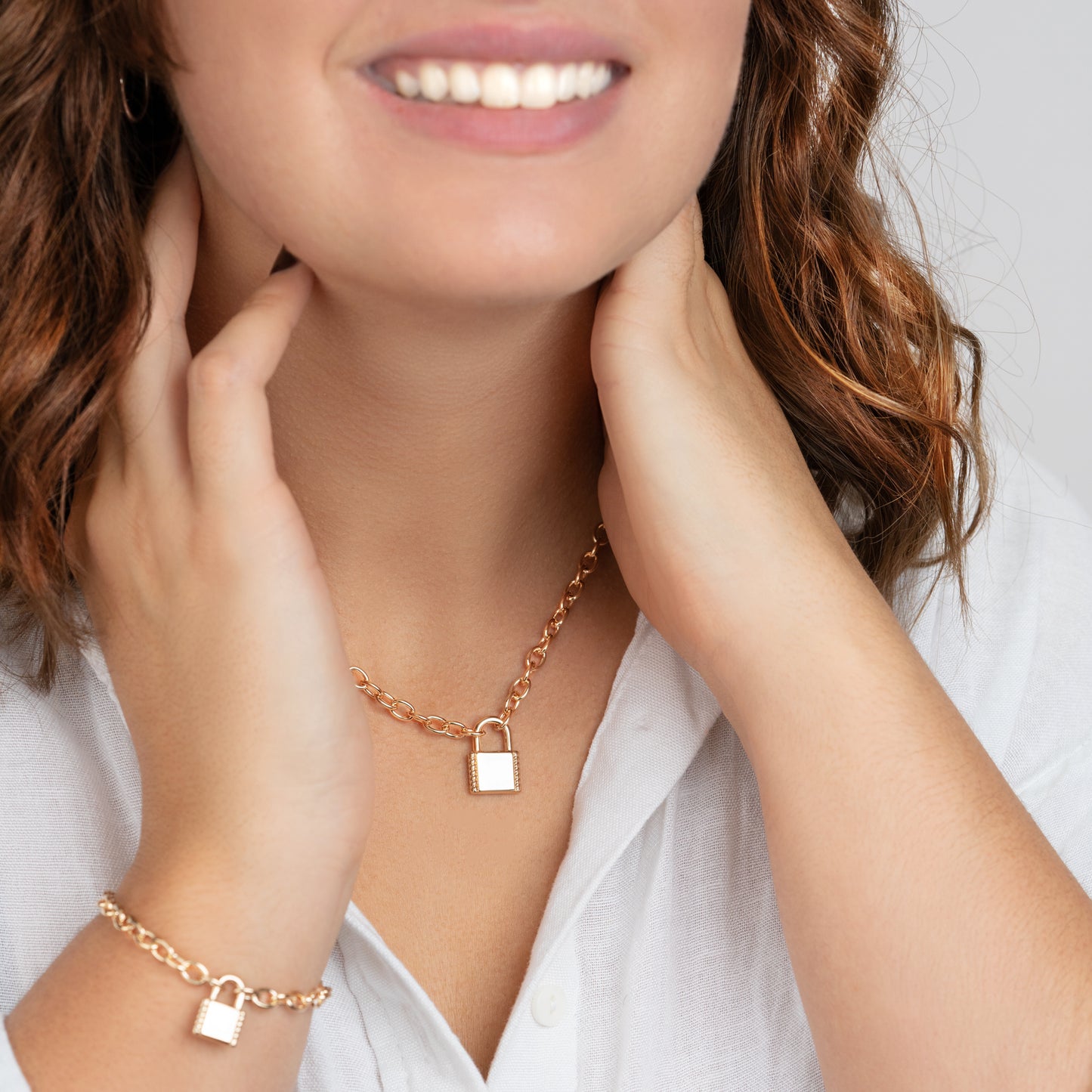 Позлатено колие с висулка катинар